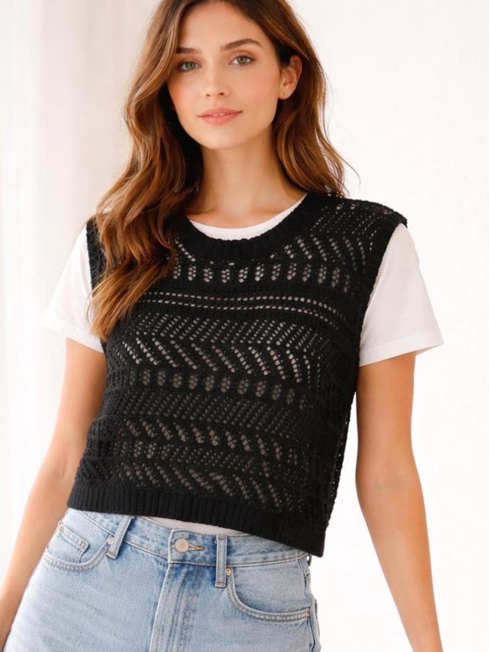 Evereve Black Cropped Knit Vest